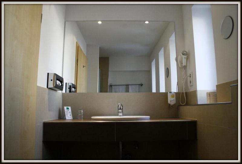 Hotel Sonderfeld Grevenbroich Zimmer foto
