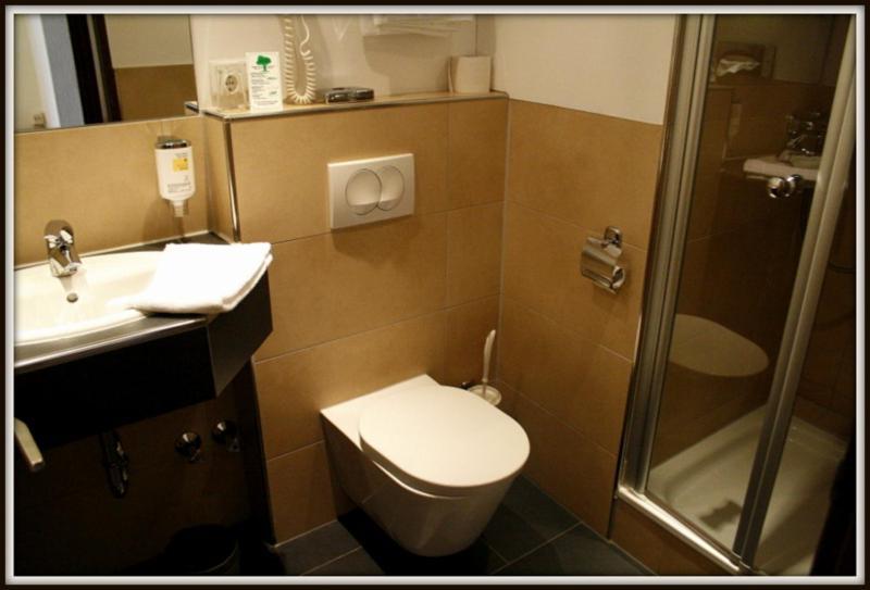 Hotel Sonderfeld Grevenbroich Zimmer foto