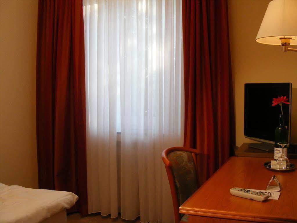 Hotel Sonderfeld Grevenbroich Exterior foto