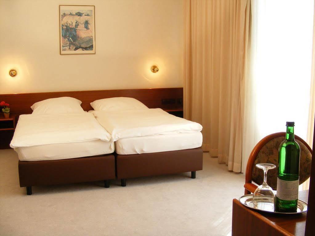 Hotel Sonderfeld Grevenbroich Exterior foto
