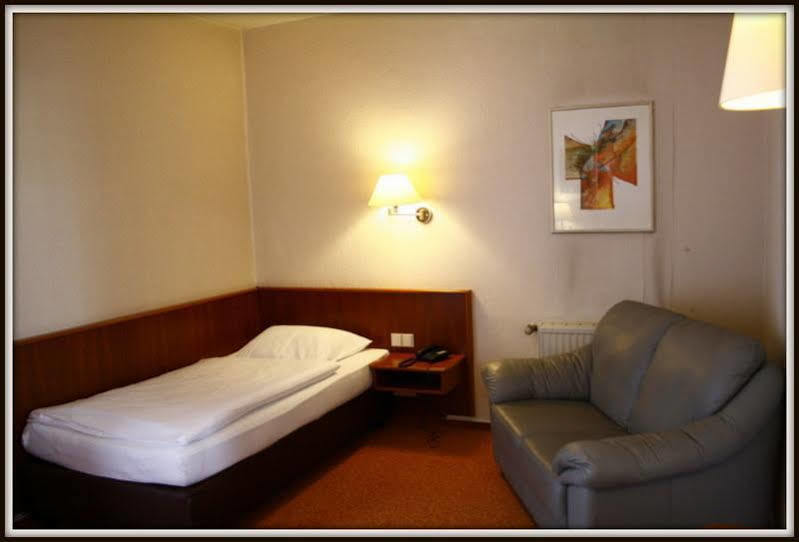Hotel Sonderfeld Grevenbroich Exterior foto