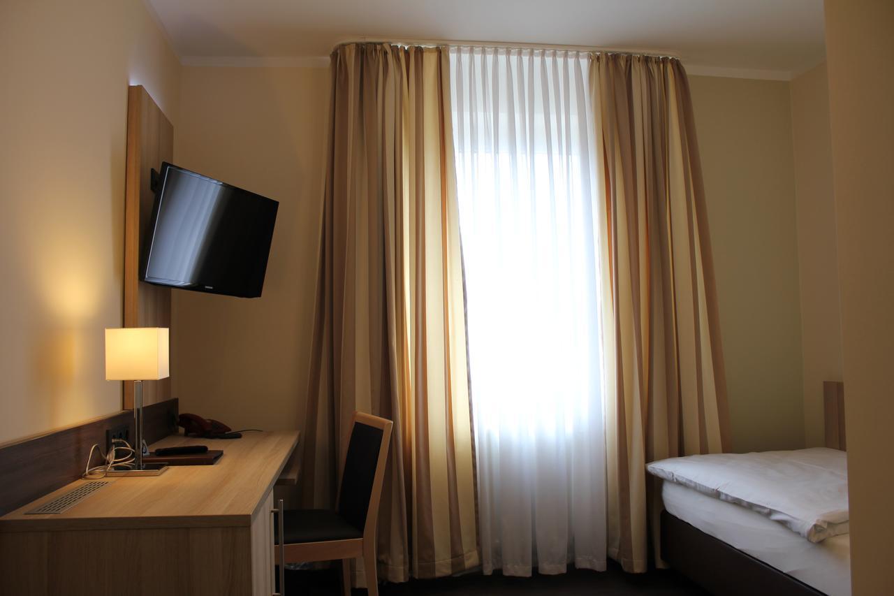 Hotel Sonderfeld Grevenbroich Exterior foto