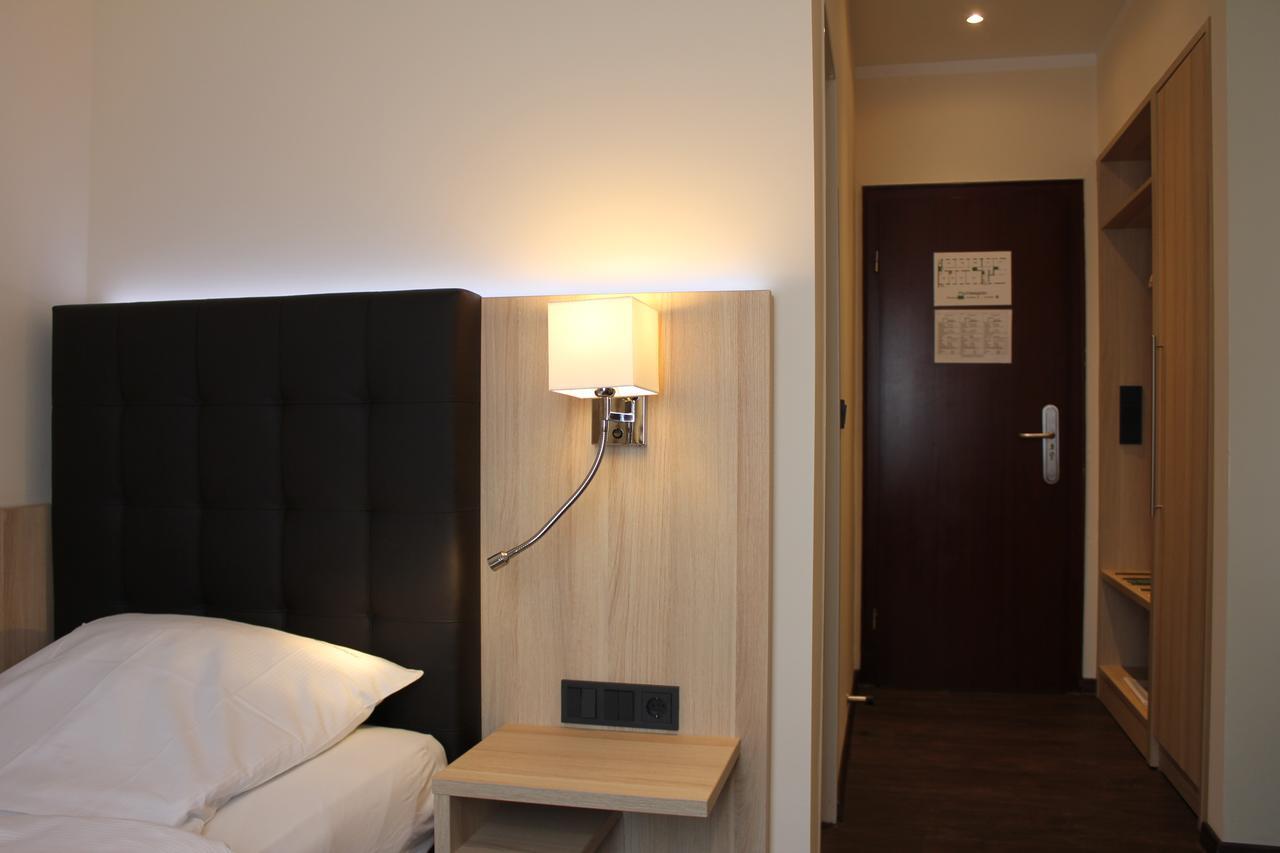 Hotel Sonderfeld Grevenbroich Exterior foto