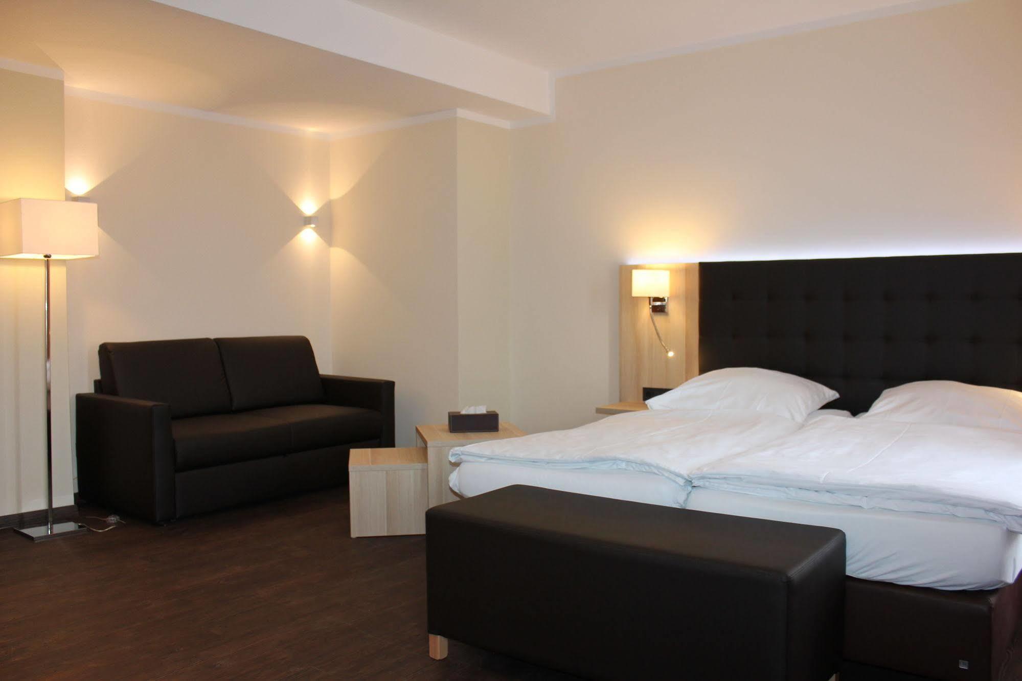 Hotel Sonderfeld Grevenbroich Exterior foto